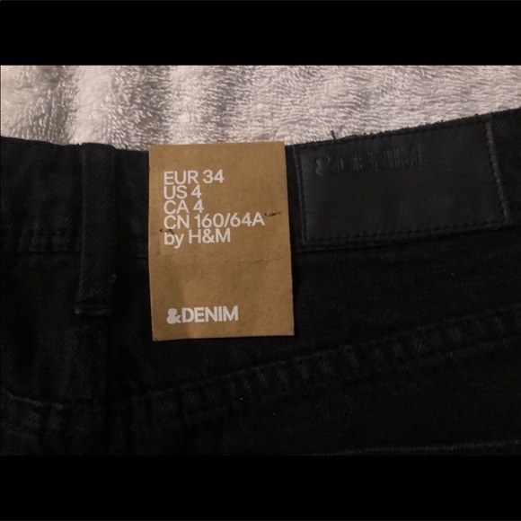🤩H&M - Brand New with tag Short jean by H&M - Picture 2 of 4